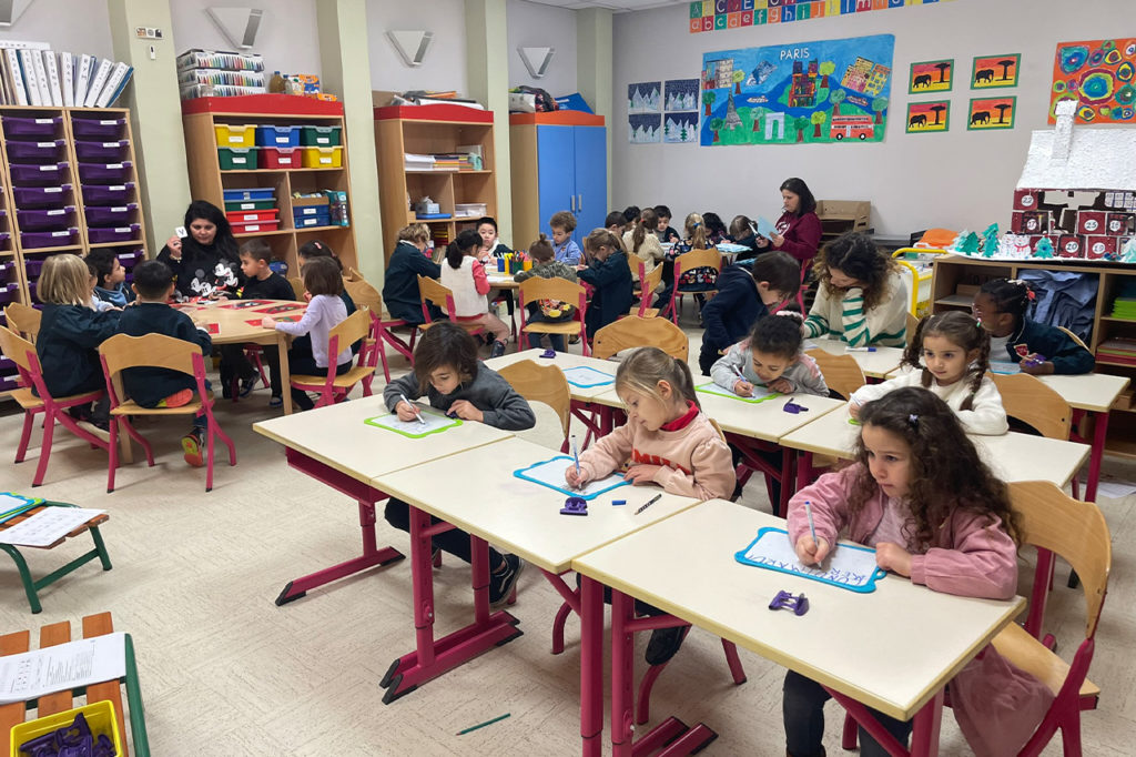 Classe d'élèves à l'école - Établissement Saint-Charles Athis-Mons