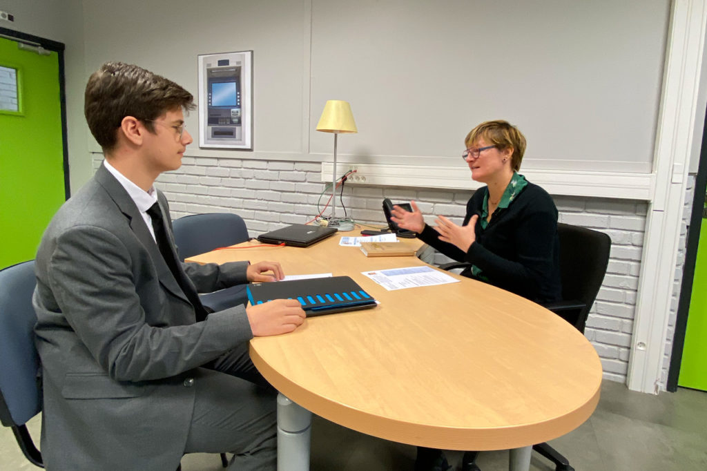 Entretien d'orientation entre un élève en BTS et un enseignant