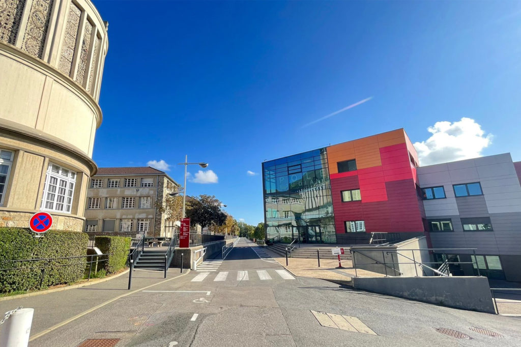 Bâtiment du Post-bac de l'établissement Saint-Charles d'Athis-Mons