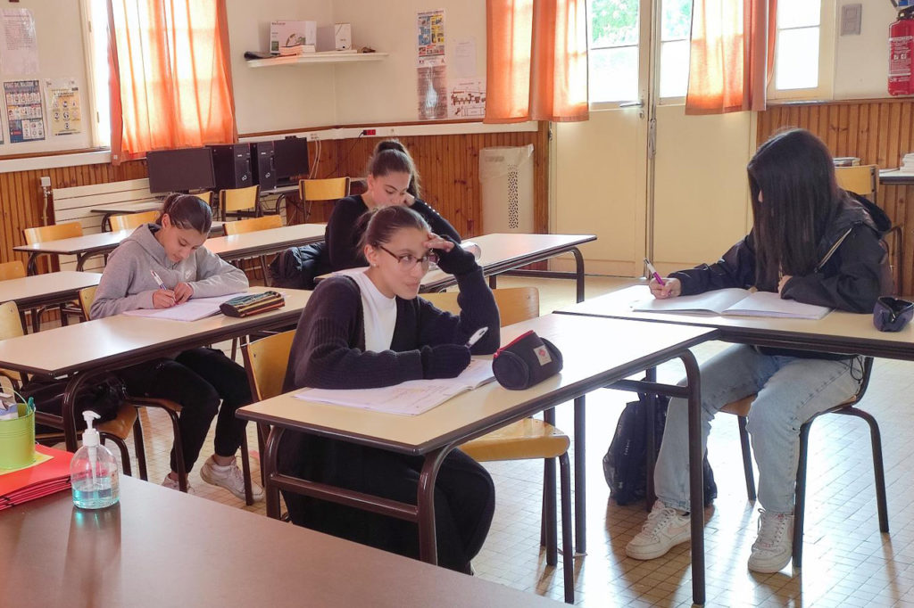 Cours d'une classe de ULIS-SEGPA du collège Saint-Charles Athis-Mons