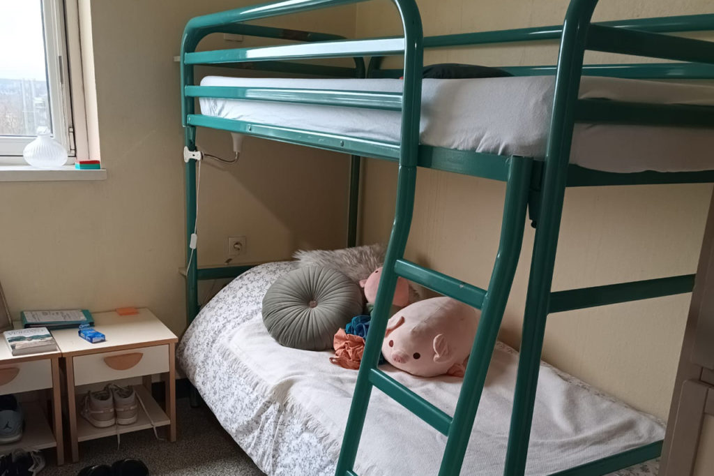 Lits superposés d'une chambre à l'internat